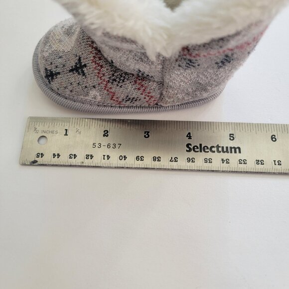 Knit booties faux sherpa, 5" outside sole length, great condition - Picture 7 of 13